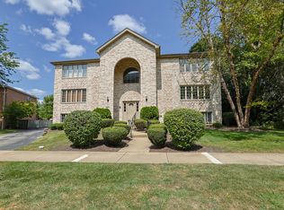 32 E Hattendorf Ave APT 2B, Roselle, IL 60172