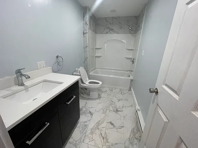 62 Charlotte St #3 — Photo 7