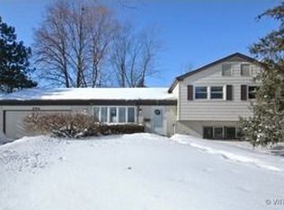 366 Coventry Ct, Crystal Lake, IL 60014