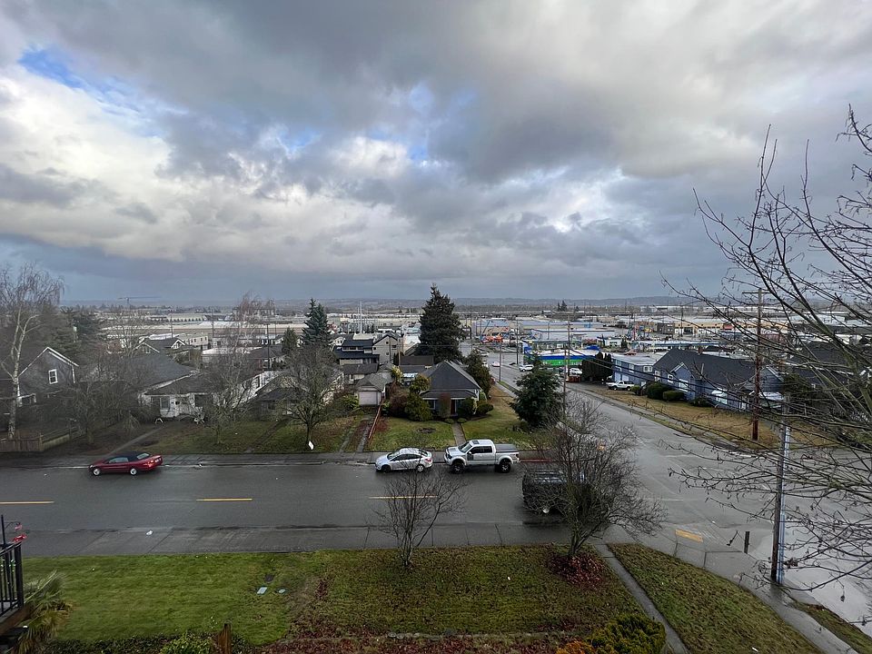 1st image of 3432 Lombard Ave APT 2