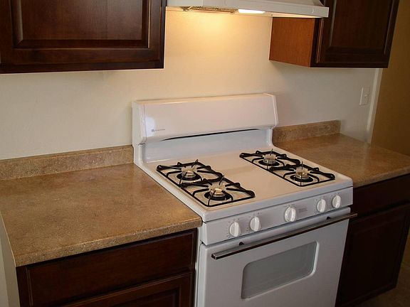 4th image of 305 C St APT B