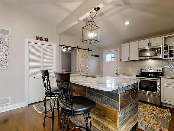 3rd image of 15588 Dogwood Dr