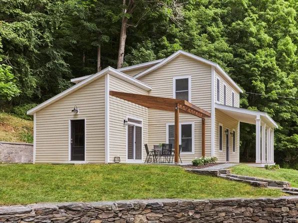 621 Milan Hollow Road, Rhinebeck, NY 12572