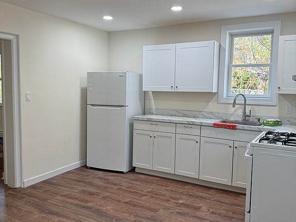 3rd image of 36 Oneida Ave #1