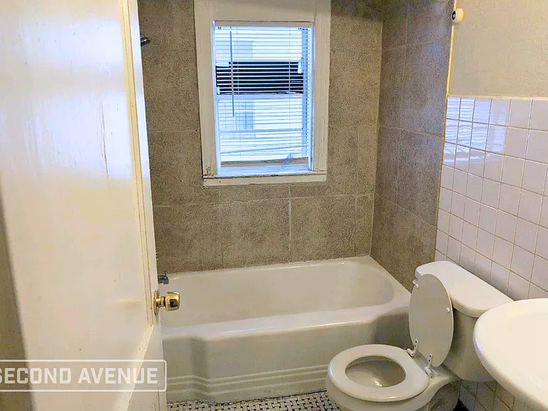 2551 Arlington Ave — Photo 7