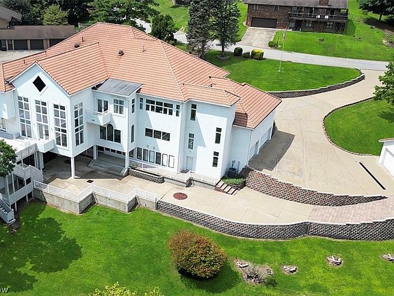 2nd image of 141 Hiddenwood Dr