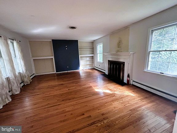 2nd image of 6 E Delaware Trl