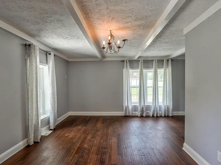 5905 Hines Cir — Photo 4