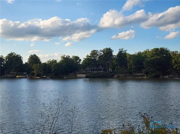 988-989 Seneca Dr, Montpelier, OH 43543