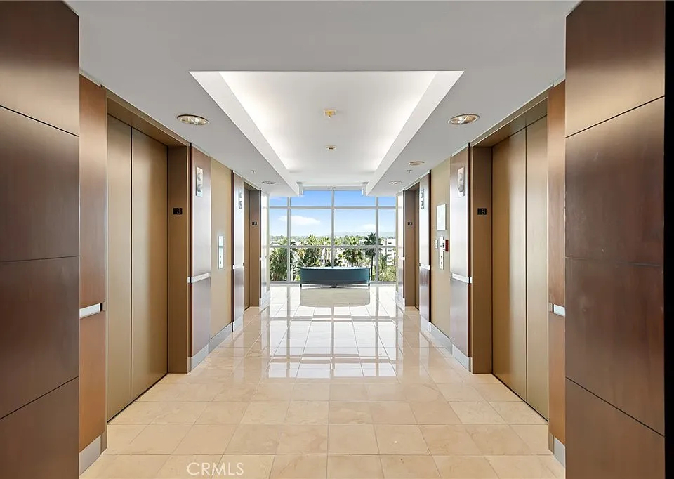 13700 Marina Pointe Dr