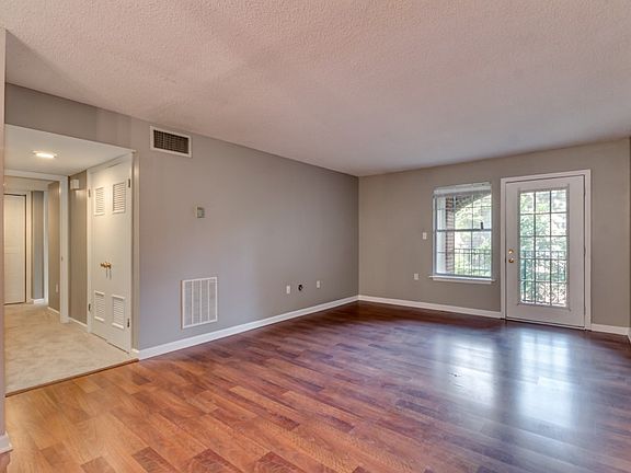 4th image of 2515 Veterans Memorial Pkwy APT 202