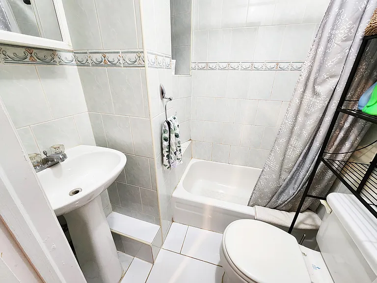 416 W 25th St #1RW — Photo 8