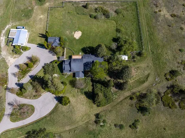 776 Quick Rd, Harbor Springs, MI 49740
