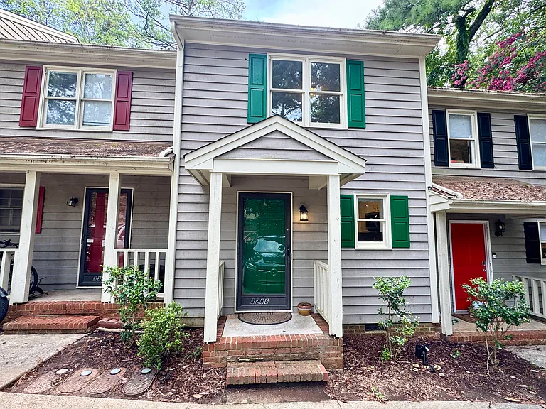 3205 Warwick Dr — Photo 2
