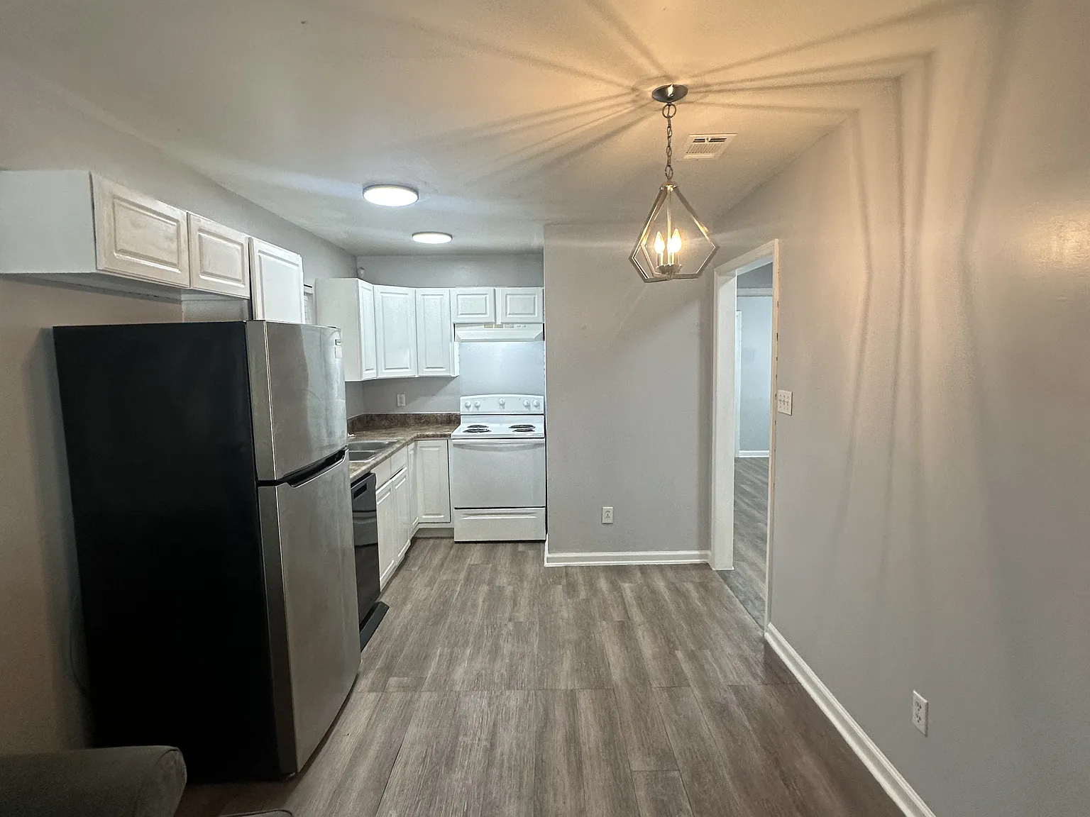 3 bed, 1200 sqft, $1,300 — Photo 3