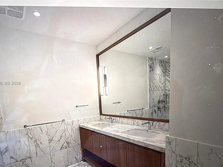 175 SE 25th #602 — Photo 8