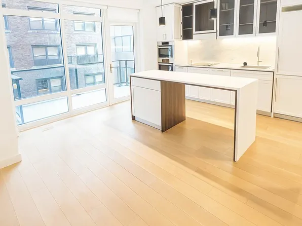 115 East 55th Street image 3 of 17