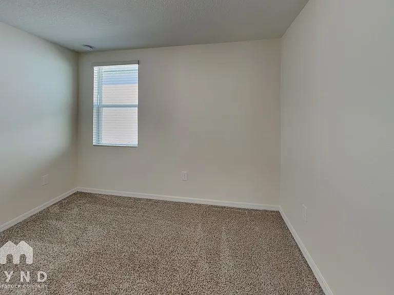 796 Griffon Ave — Photo 10
