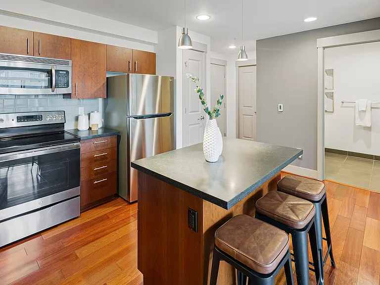 4547 8th Ave NE #301 — Photo 7