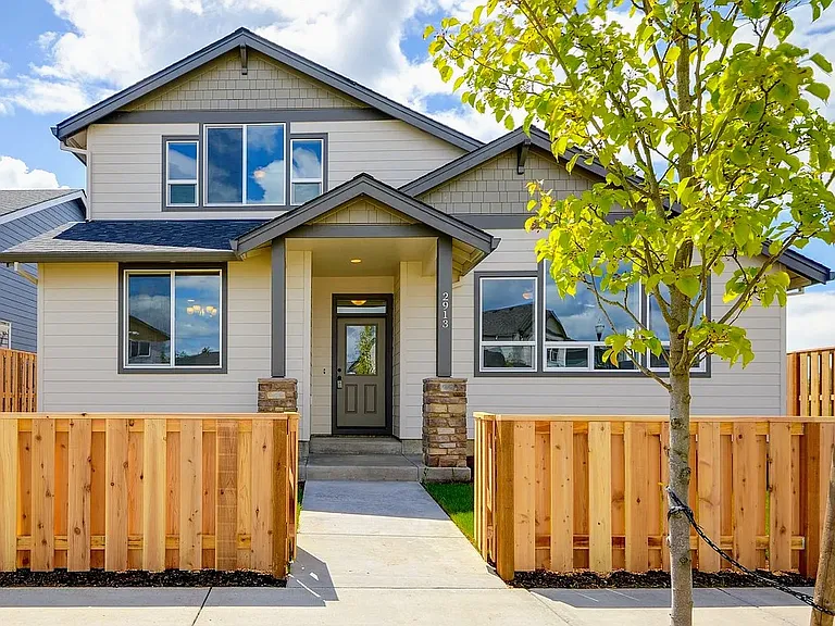 2913 NW Onsdorff Blvd — Photo 1