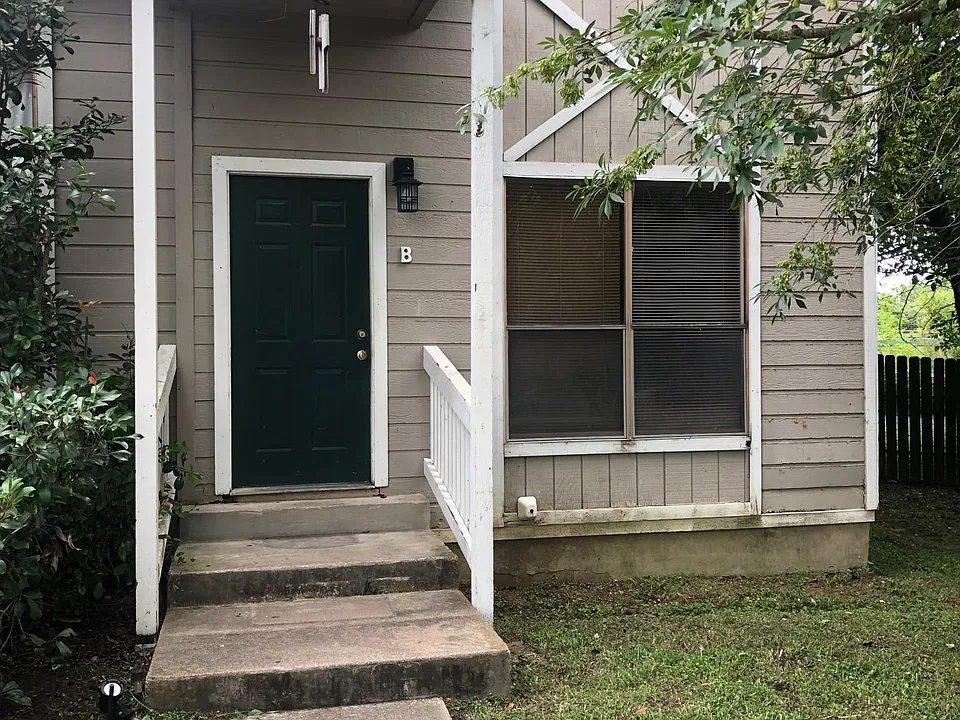 110 Hillside Cv #B