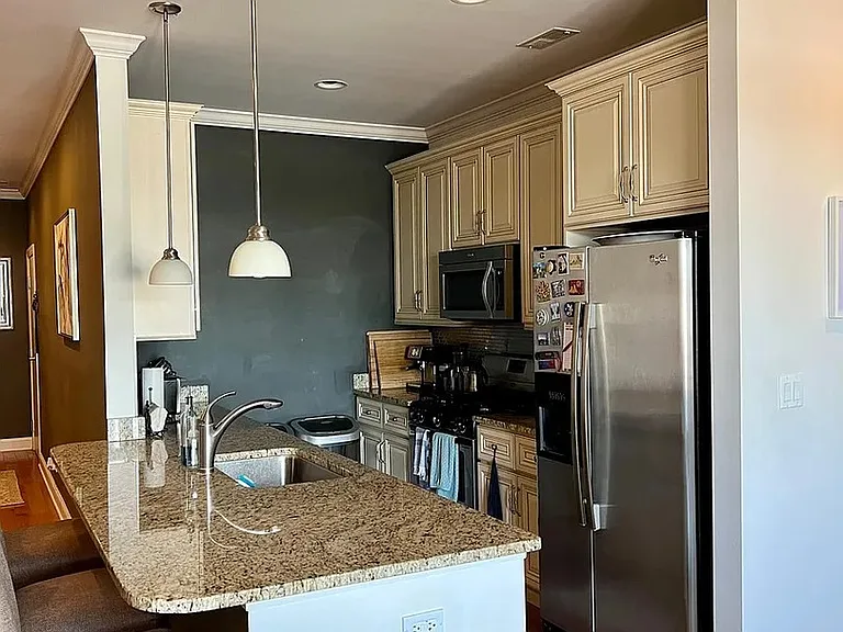 2352 W Byron St #301 — Photo 3