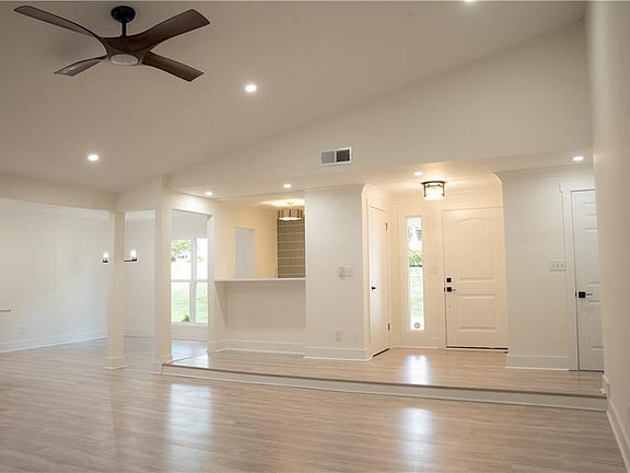 4th image of 1139 Hillcrest Ct