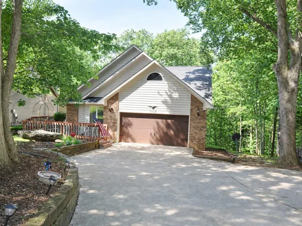 9392 S Harbour Pointe Dr, Bloomington, IN 47401