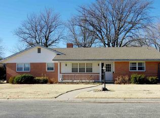 311 Willow Rd, Hillsboro, KS 67063