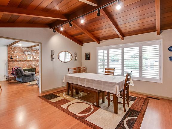 4th image of 504 Greenwich Ln