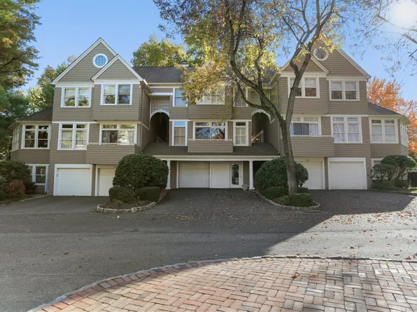 992 South Pine Creek Road #992, Fairfield, CT 06824
