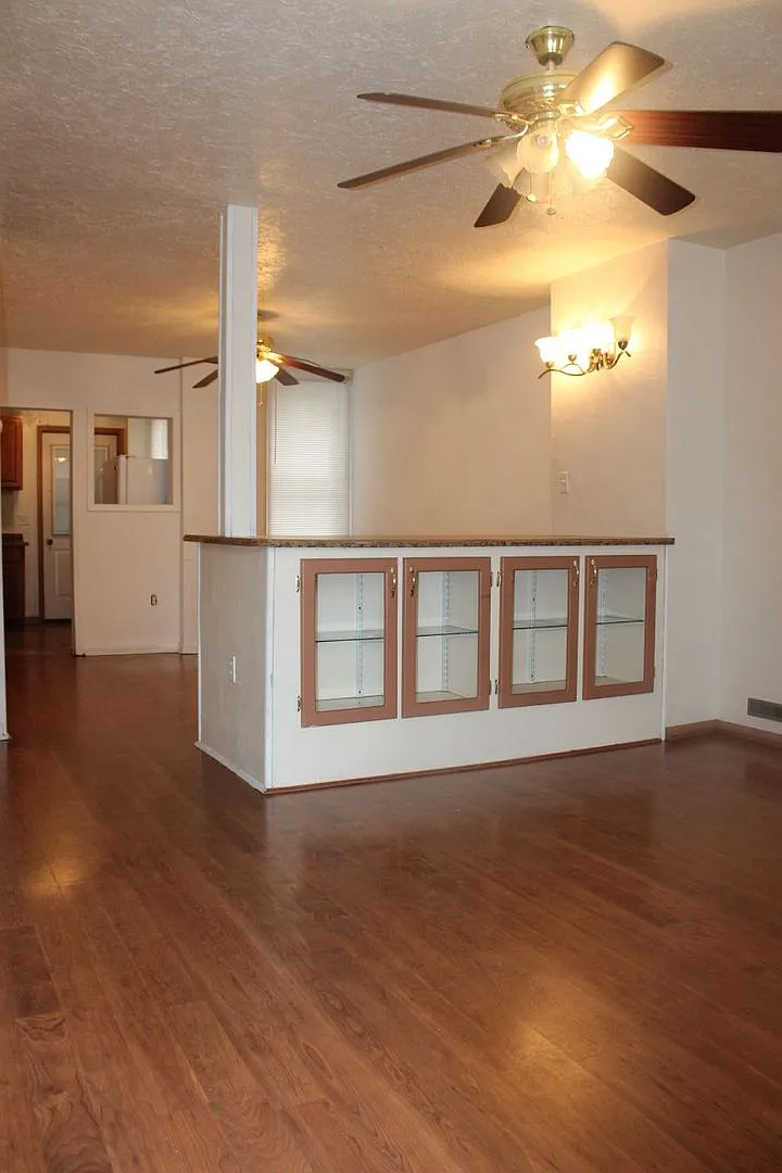 3 Bedroom Rowhome in North York — Photo 4