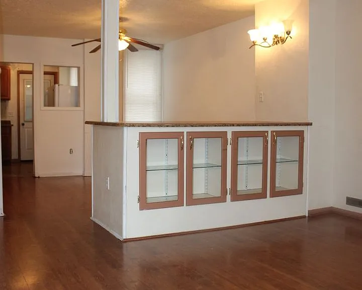 42 Laurel St — Photo 4