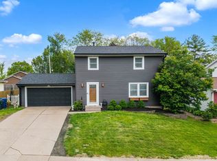 4571 Sheridan St, Davenport, IA 52806