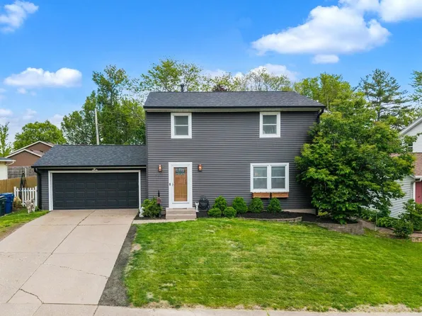 4571 Sheridan St, Davenport, IA 52806