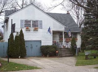 1401 Berkley St, Baldwin, NY 11510
