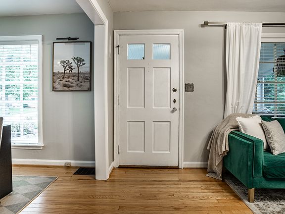4th image of 6106 Primrose Ave