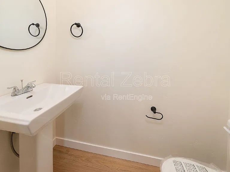 663 SE Dunham St #2 — Photo 31