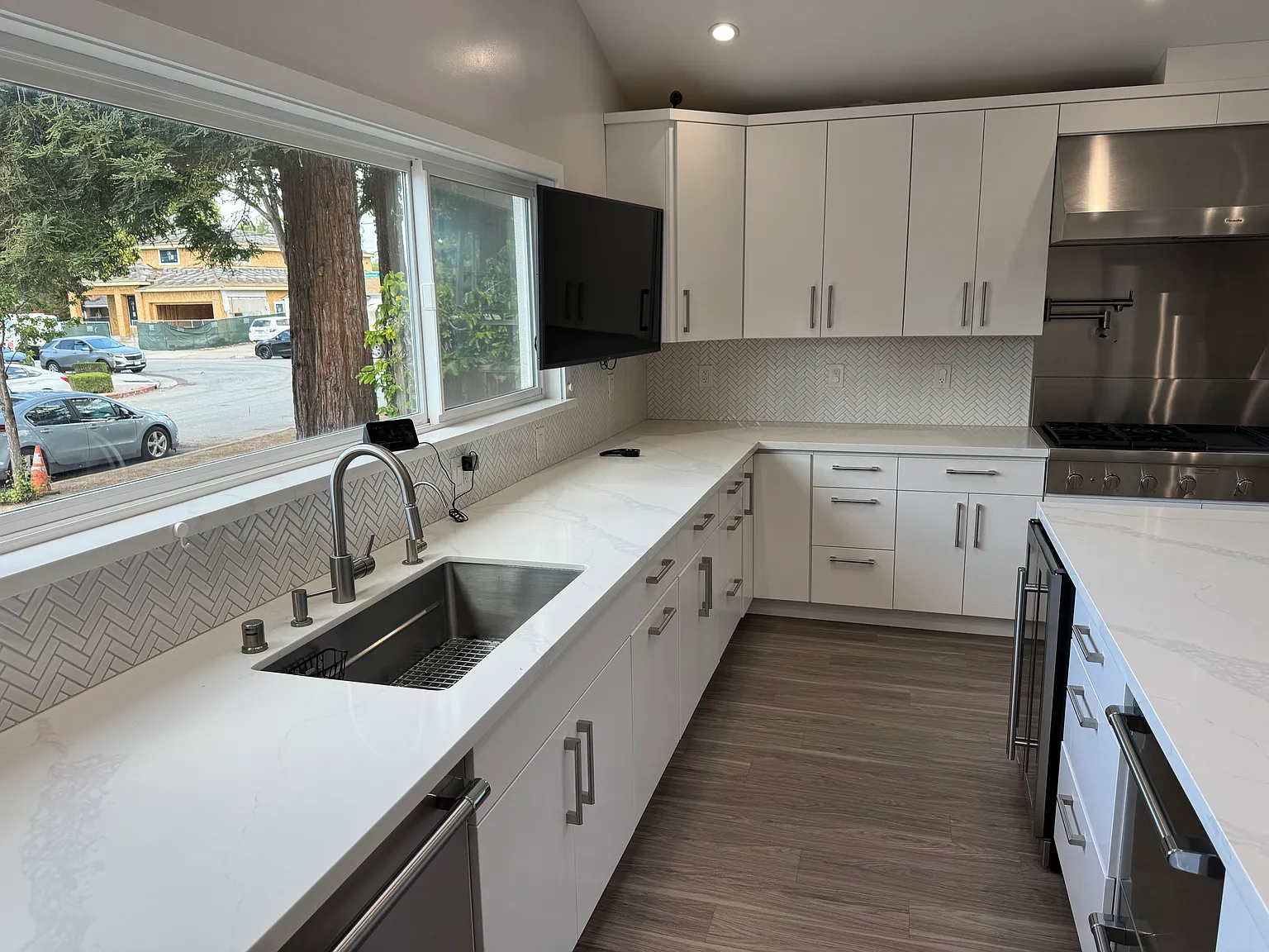 5 bed, 4.5 bath, 2700 sqft, $10,500 — Photo 3