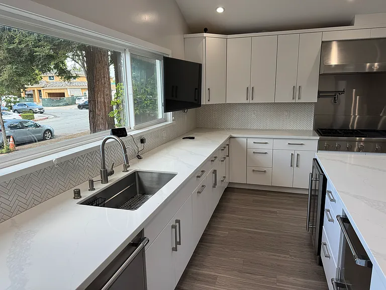 2406 Beechwood Ave — Photo 3