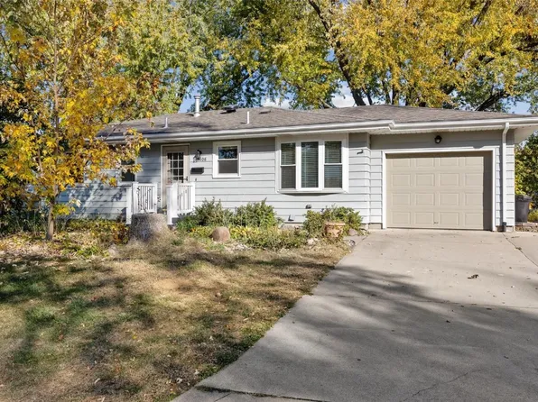 3808 Elmwood Dr NE, Cedar Rapids, IA 52402