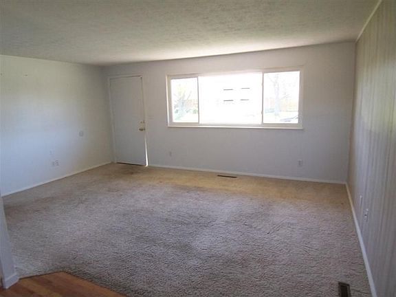 3rd image of 4371 Longfellow Ave