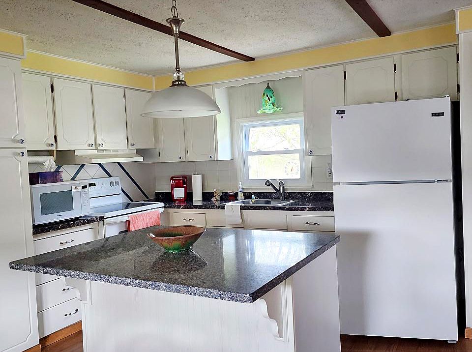 703 Fresh Pond Ave Calverton, NY, 11933 Apartments for Rent Zillow