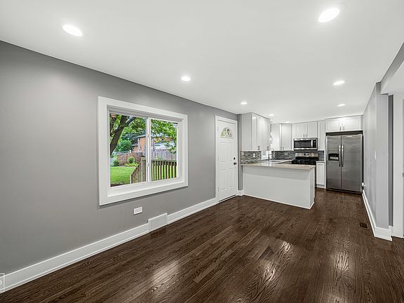 4th image of 332 Lakelawn Blvd