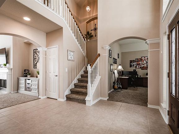 Entry with view of the office to the right.