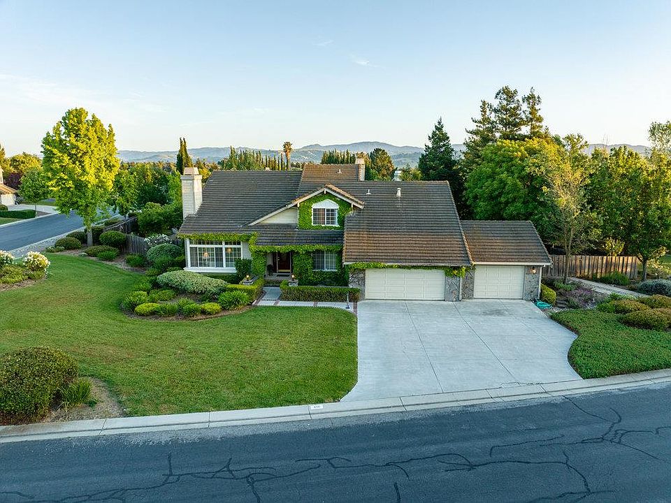 1st image of 306 Vista De Oro