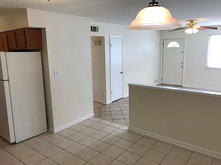 807 Bremen Ave — Photo 3
