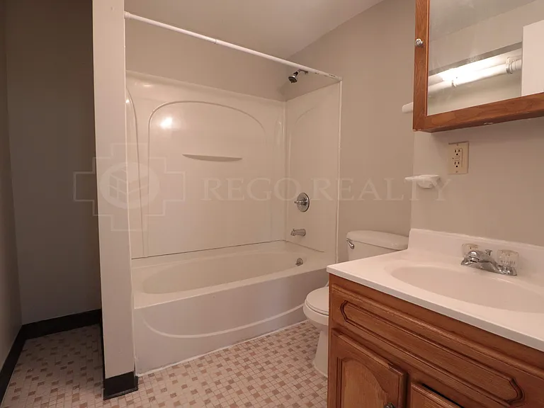 295 Franklin Ave #3 — Photo 5