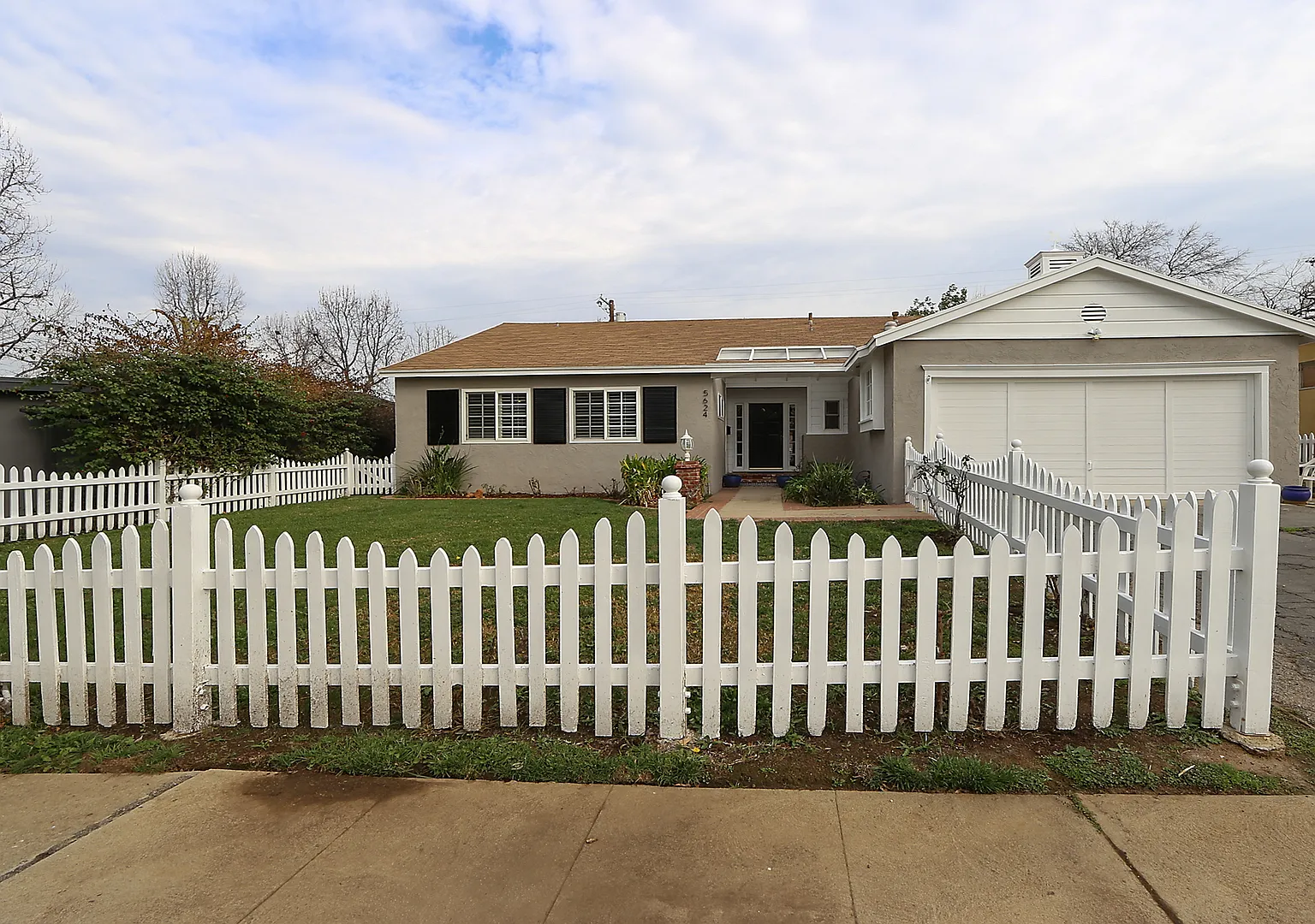 Charming 3BR/2BA in Encino — Photo 1