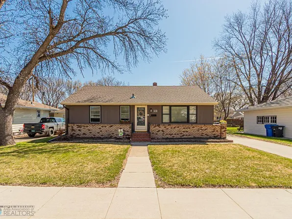 418 21st Ave N, Fargo, ND 58102
